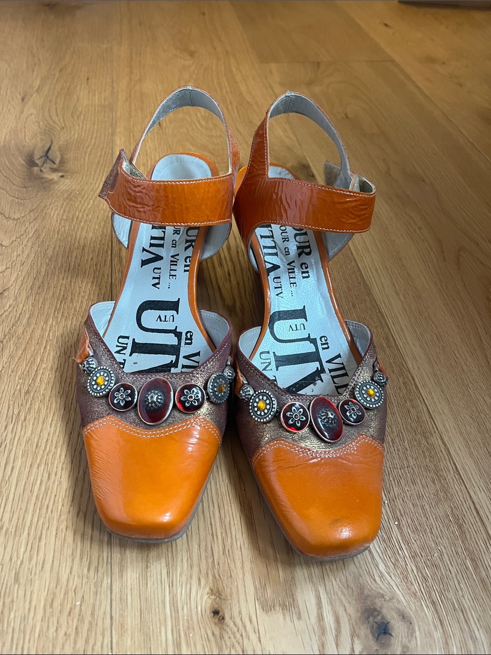 UTV Un Tour en Ville Orange Embellished Mary Jane Heels Size 39